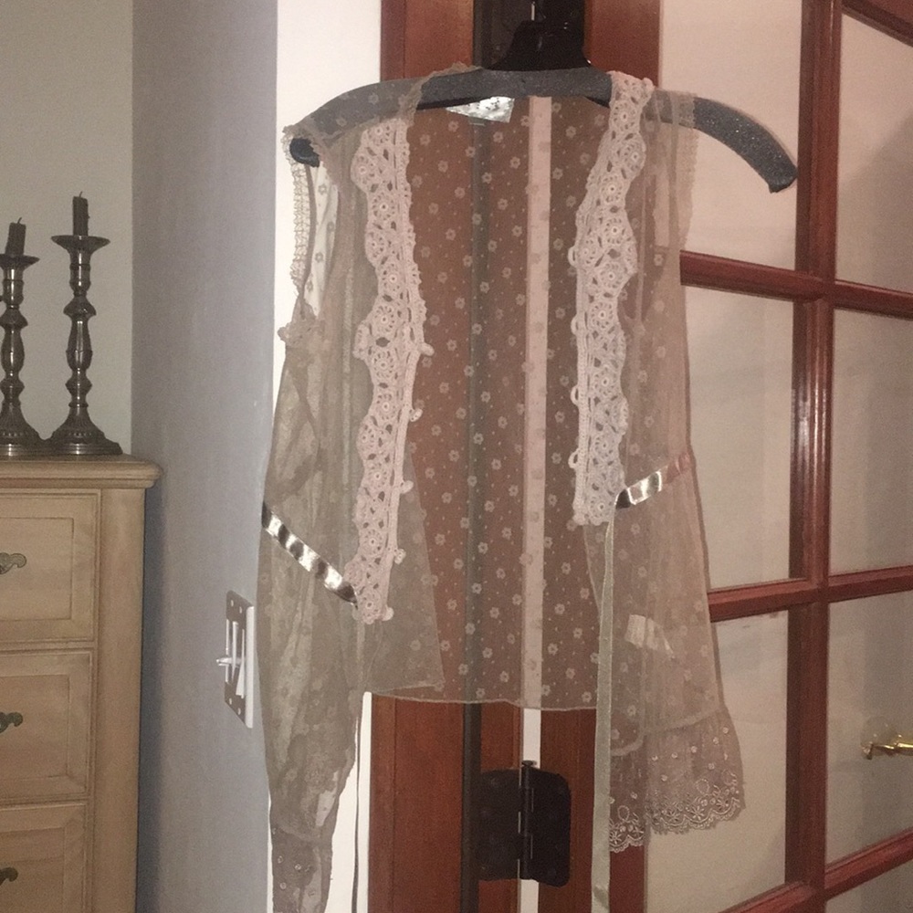 213 Lace Vest (L)